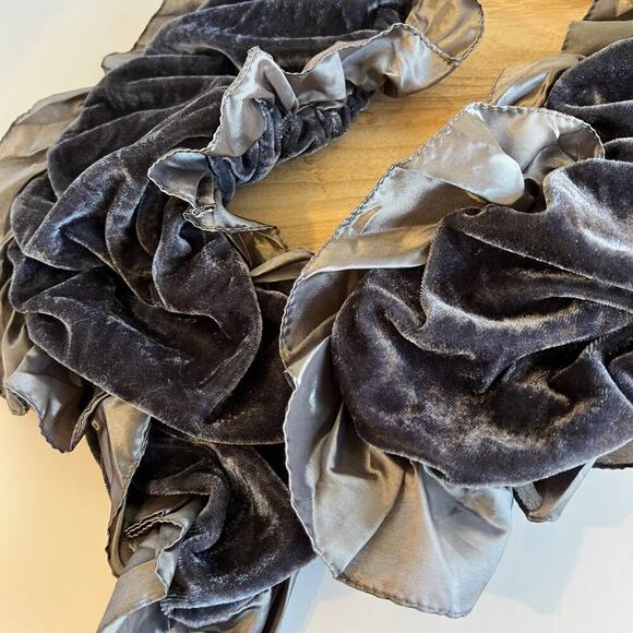 Y2K Gray Silver Metallic Velvet Ruffle Trim Wrap Scarf - Picture 1 of 8